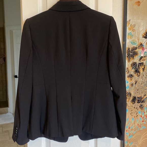 Barely worn Ann Taylor lightweight blazer with nice collar detail - Picture 2 of 4